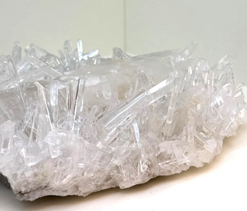 KRYSZTAŁ GÓRSKI 1,3 KG – NATURALNA SZCZOTKA KRYSTALICZNA – PERU.jpeg