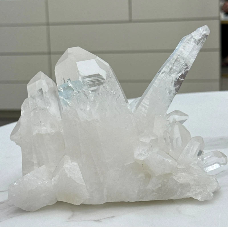 KRYSZTAŁ GÓRSKI 1,5 KG – NATURALNA SZCZOTKA KRYSTALICZNA Z PERU.jpeg